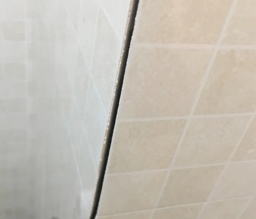迎泽瓷砖空鼓维修公司分享阳台瓷砖脱落的修复过程可以分为以下几个步骤