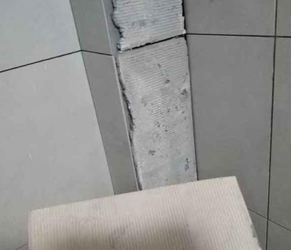 迎泽瓷砖空鼓维修公司分享下厨房瓷砖脱落的补救措施。